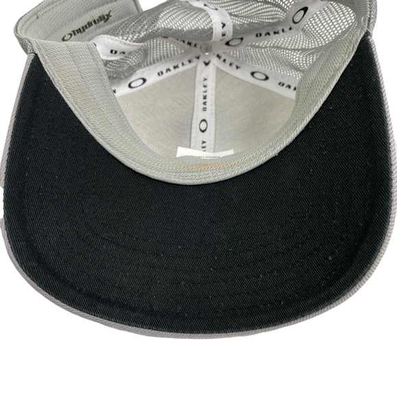 Oakley Snap-Back Trucker Mesh Baseball Hat Cap Embroidered Spell-Out Gray/White - Picture 12 of 16